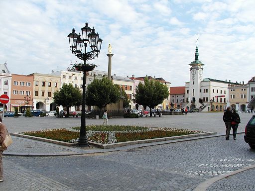 Kroměřížské náměstí s radnicí